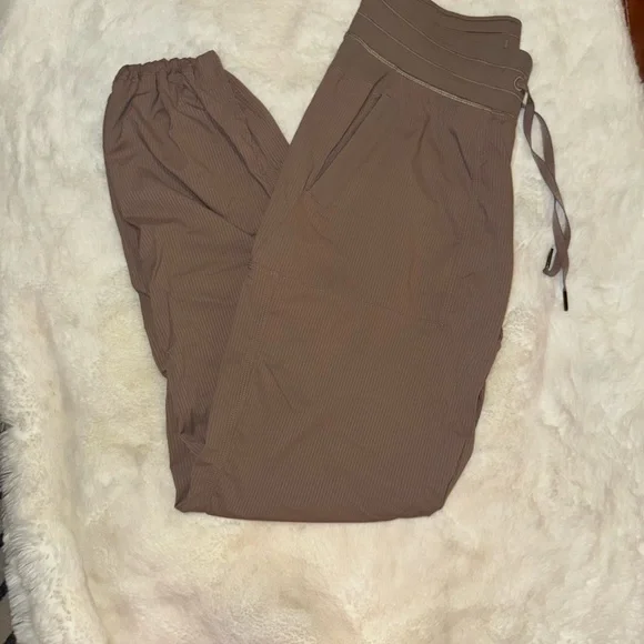 lululemon athletica Women’s Dance Pants [size 8] MINT condition - Picture 5 of 7